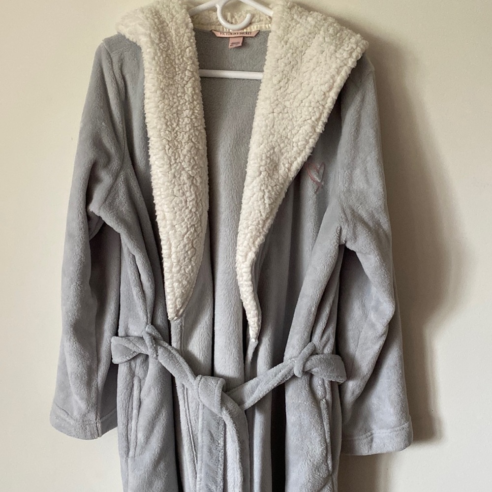 Victoria’s Secret Plush Robe M/L